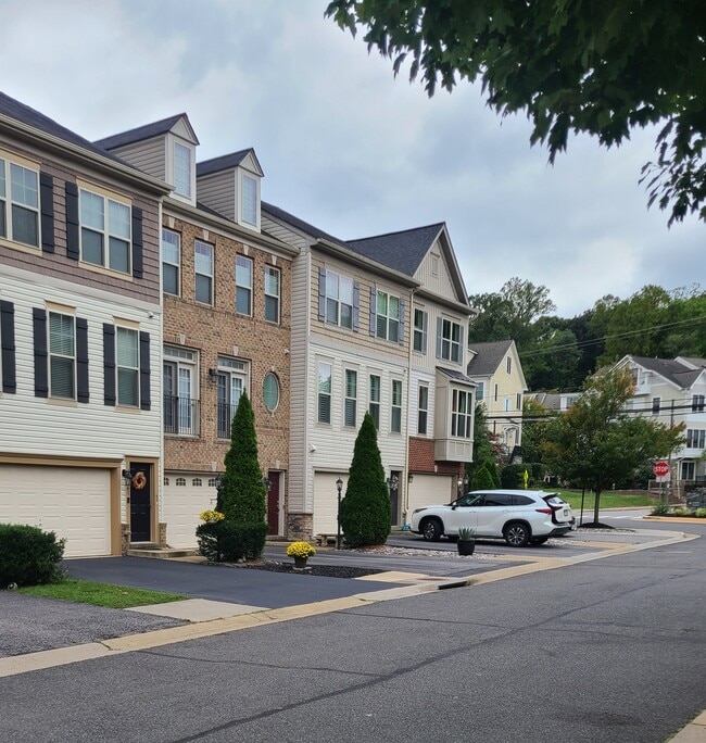 Front - 1443 Occoquan Heights Ct (Occoquan, VA) Townhome
