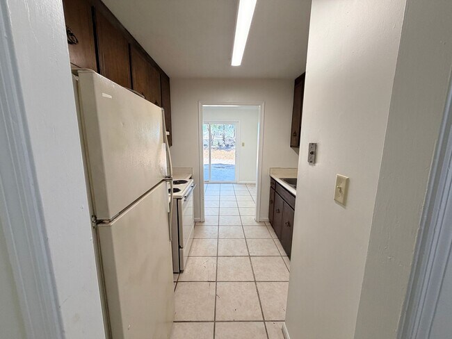 Building Photo - 2BD/1B Duplex in Valdosta