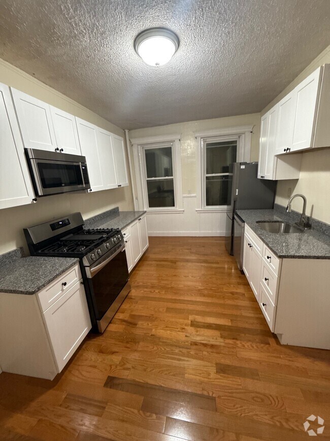 Building Photo - 462 Park Dr