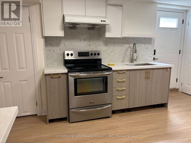Photo du bâtiment - LOWER 39 SILVERSTED DRIVE