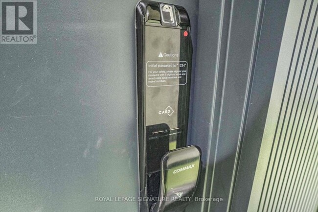 Photo du bâtiment - 405 Dundas St W