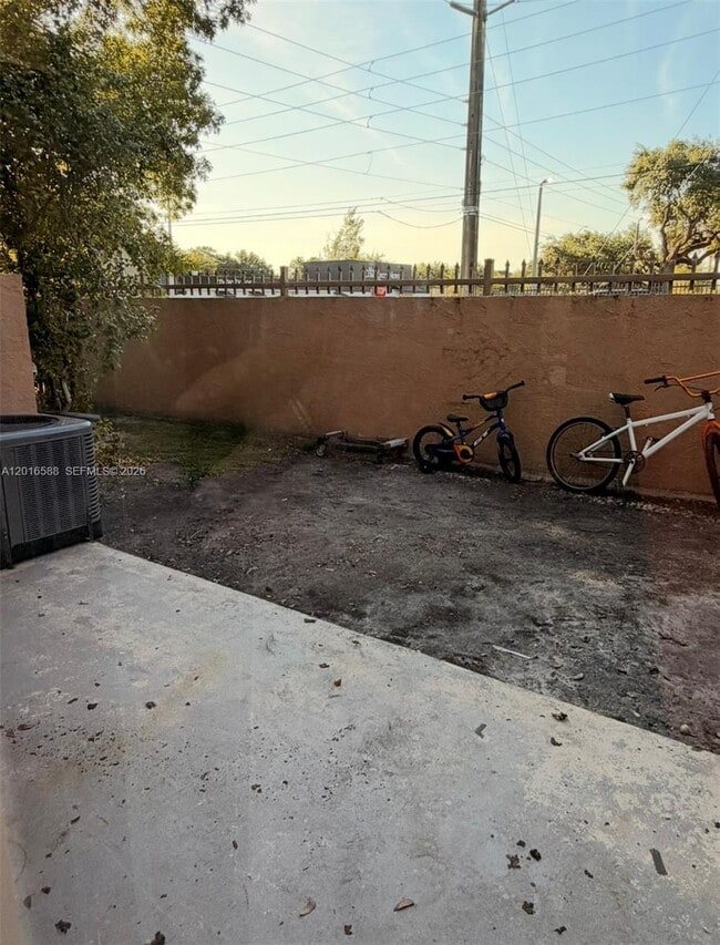 Building Photo - 6170 SW 68th St