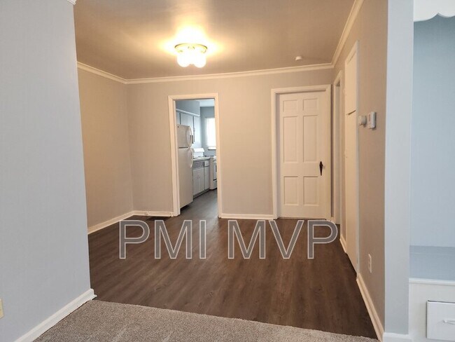 Foto del edificio - 722 Kenwick Rd
