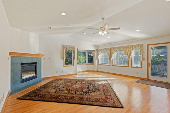 Building Photo - 1522 W 31st St