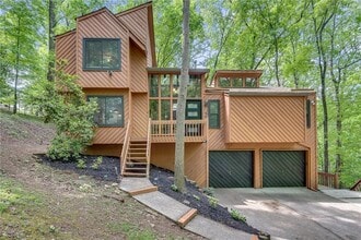 Building Photo - 1820 Cedar Cliff Dr