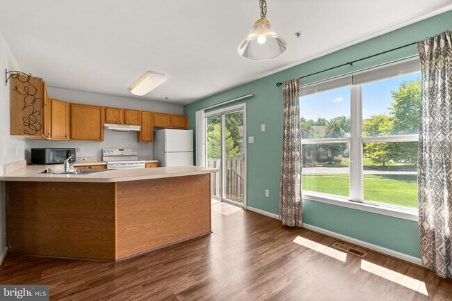 Building Photo - 703 Horse Chestnut Ct