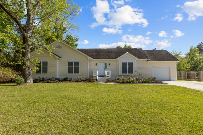 Building Photo - 736 Comet Dr