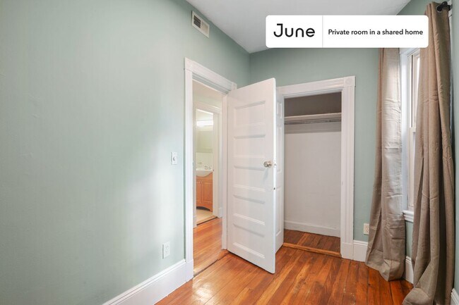 Building Photo - Room in Shared 4 bed/1.5 bath home