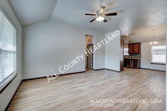 Photo - 211 E Forster Ln House