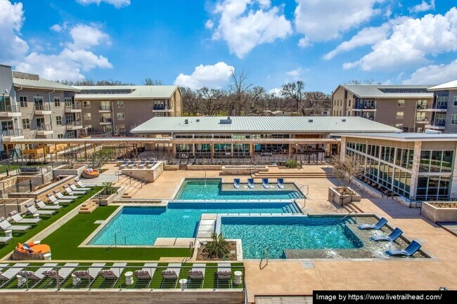 Building Photo - 6-8 Weeks free on select units, 12-15 mont...