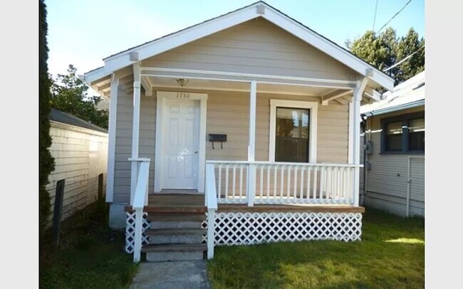 Building Photo - 1750 Maple St