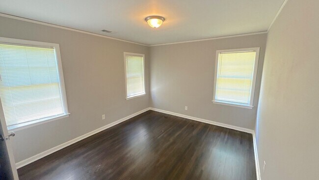 Foto del edificio - 1570 Jay Cove