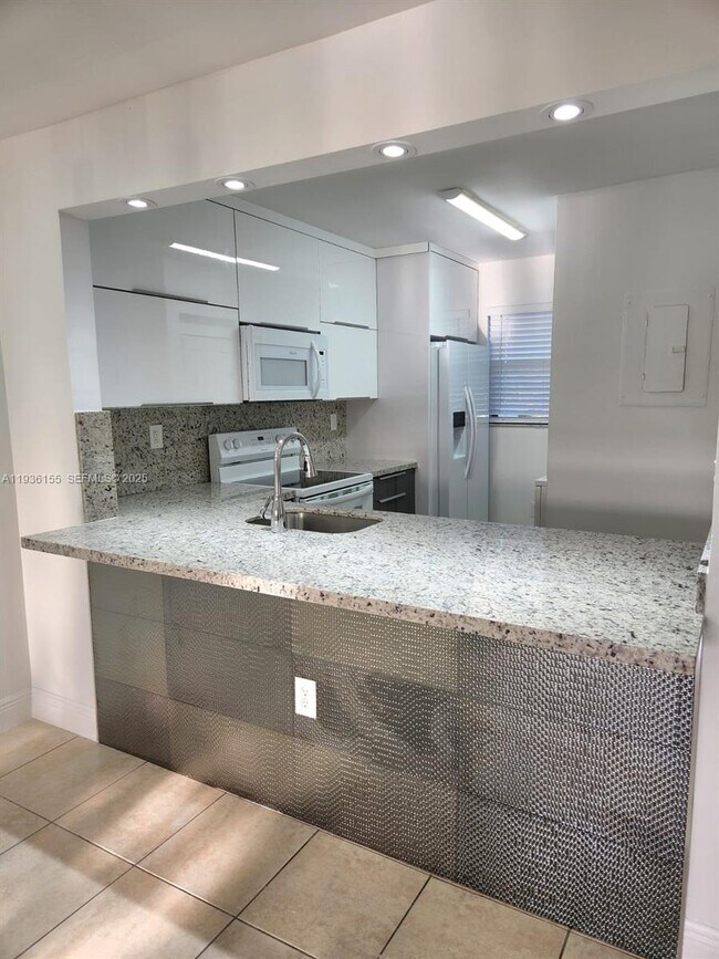 Foto del edificio - 10315 NW 9th St Cir