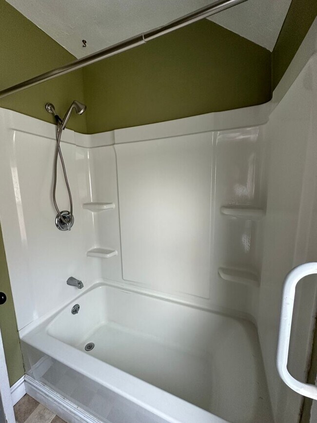 Foto del edificio - Single Family Home 3 beds 1 bath Available Now!