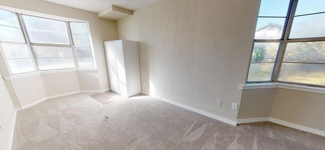 Building Photo - 4106 Skyline Dr