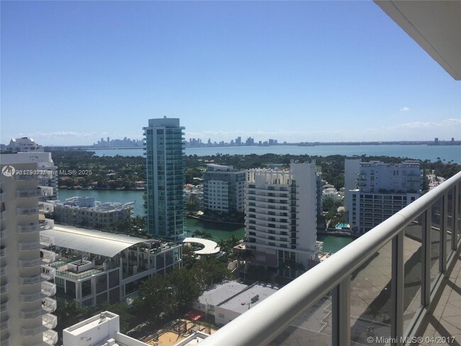 Foto del edificio - 6301 Collins Ave