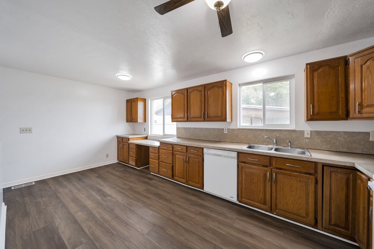 Primary Photo - 4144 Bannock Dr