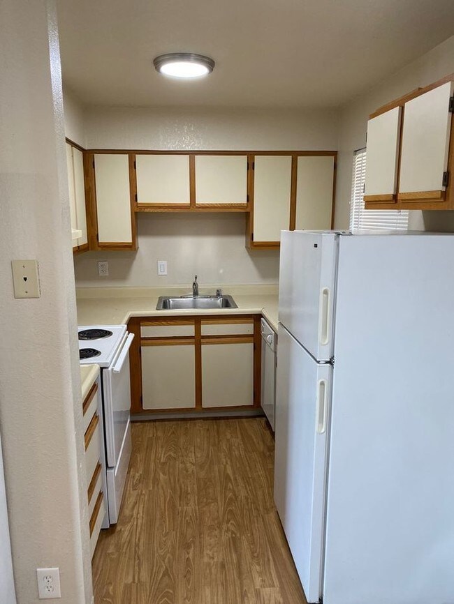 Building Photo - 921 Fletcher Ln