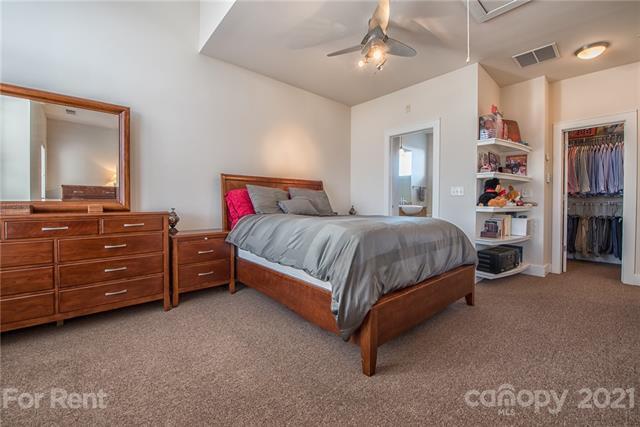 Foto del edificio - 953 E 7th St