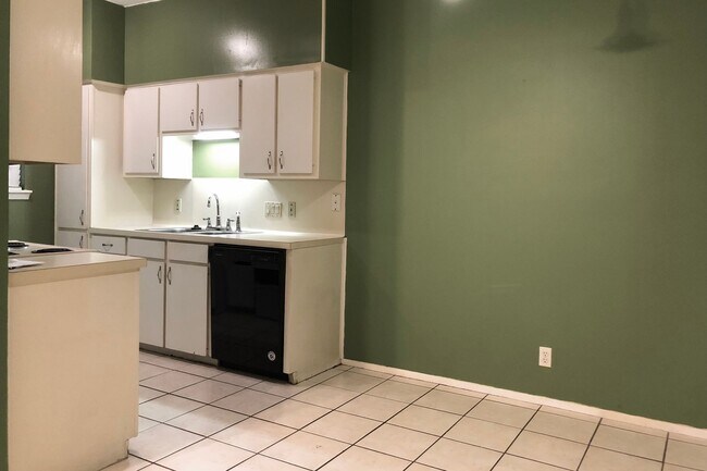 Foto del edificio - PRE-LEASE 2025/2026: Windtree Condos 60% C...