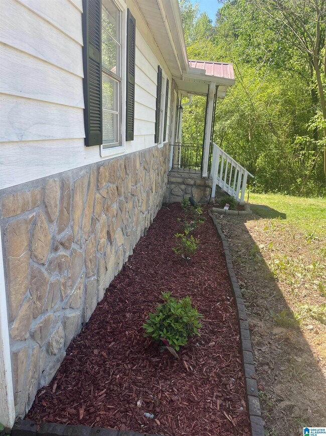Building Photo - 2881 Valley View Cir