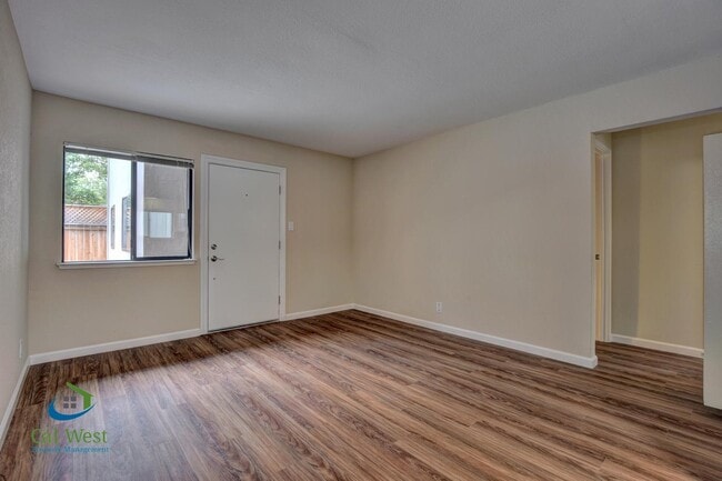 Building Photo - 428 S 11th St
