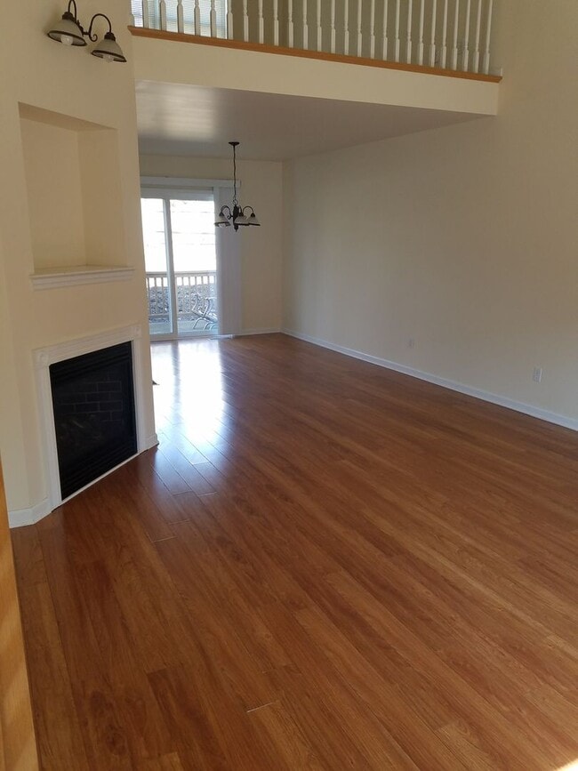Building Photo - 211 Amblewood Way
