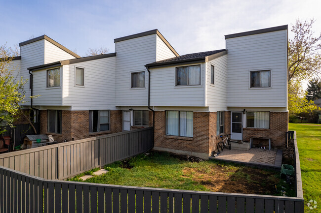 Photo du bâtiment - Bow River Townhomes