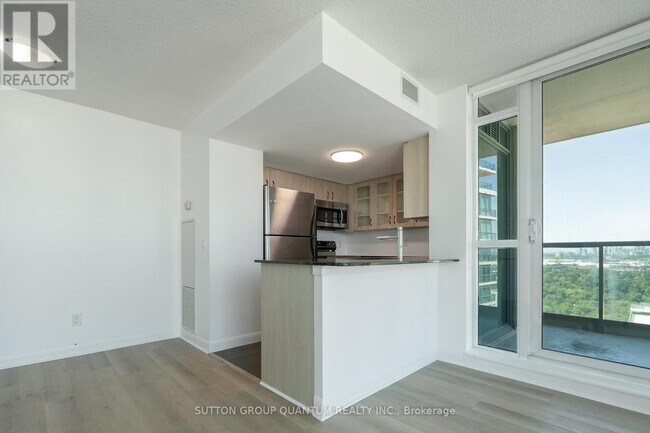 Photo du bâtiment - 225-2225 Sherway Gardens Rd