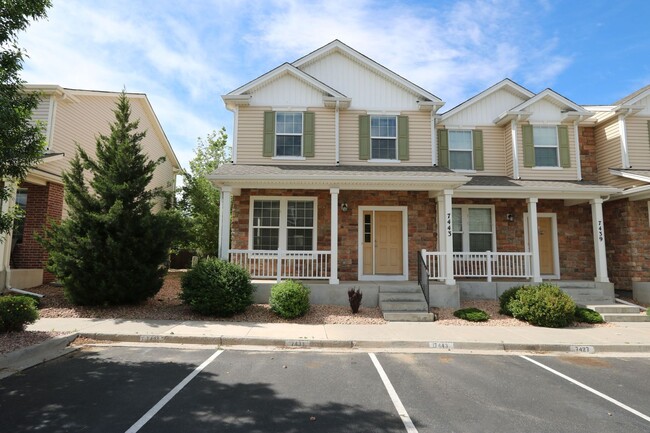 Large End Unit Town Home! 3Bd/2.5ba/AC, 1507sf Near Ft Carson - Large End Unit Town Home! 3Bd/2.5ba/AC, 1507sf Near Ft Carson