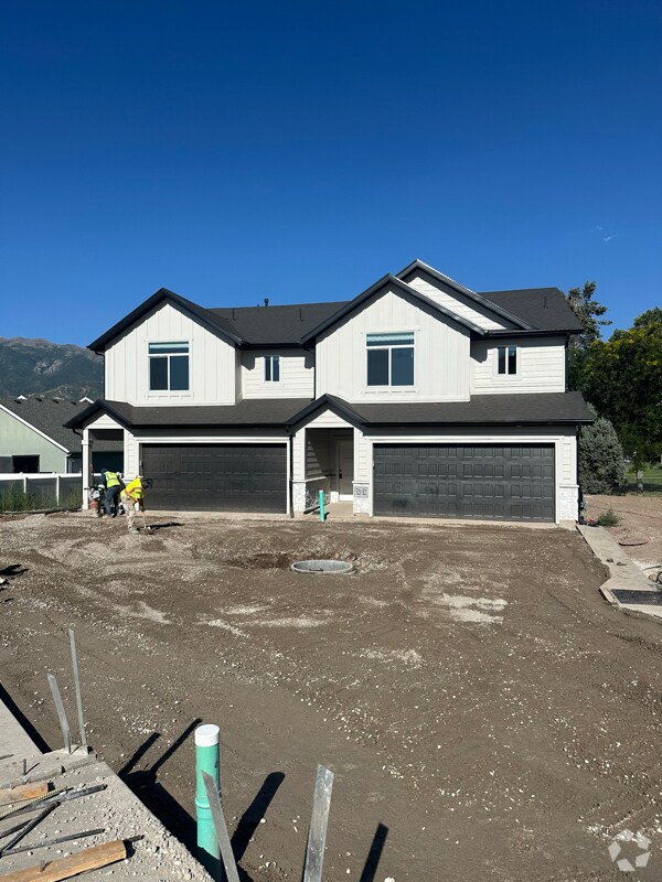 Building Photo - 520 E South Weber Dr