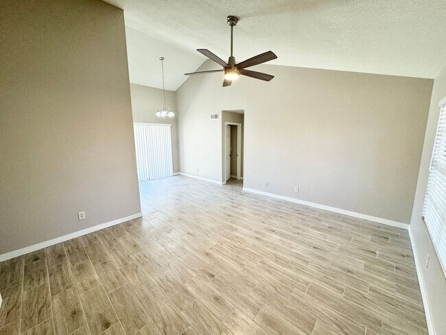 Building Photo - Remodeled 3 Bedroom/2 Bath Home Located in...