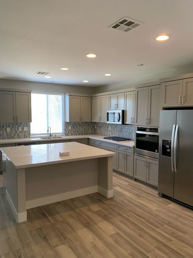 Foto del edificio - Beautiful Remodeled 2 Story Home in Seven ...