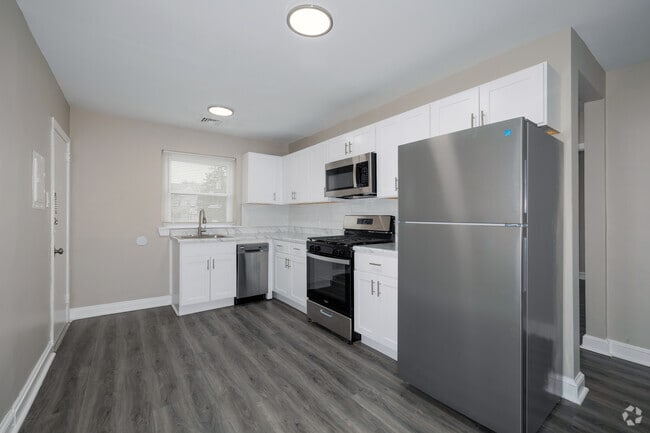 2BR, 1BA - 900SF - Kitchen - Haddon Crossing Apartment Homes