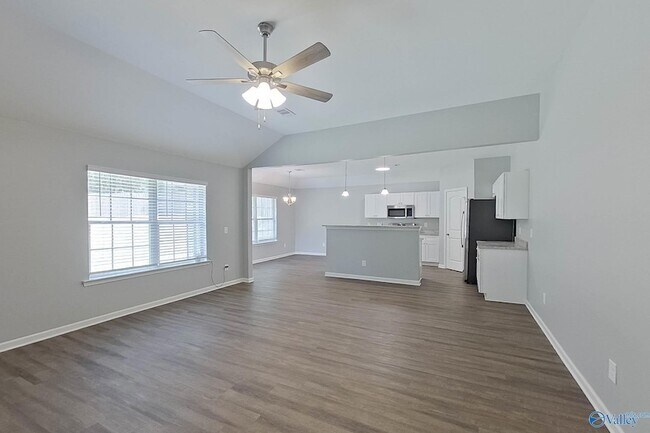 Building Photo - 112 Live Oak Dr