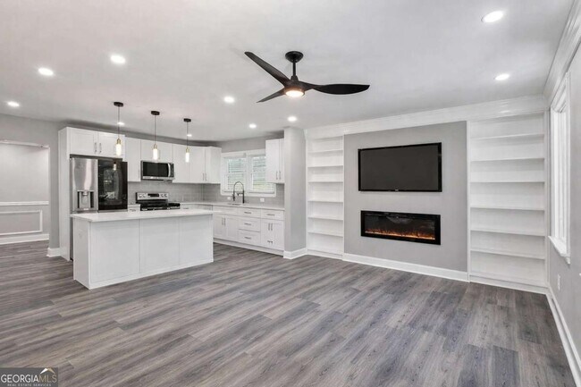 Foto del edificio - 724 Cowan Rd SE