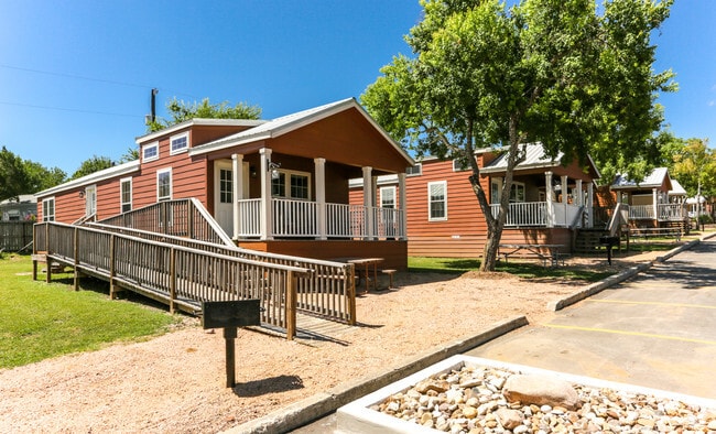 Cottages With Extra Mobility Access - Hill Country Cottage and RV Resort