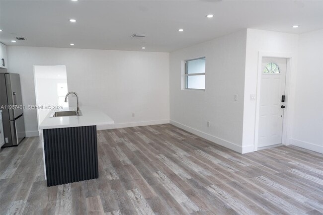 Foto del edificio - 2600 NW 108th St