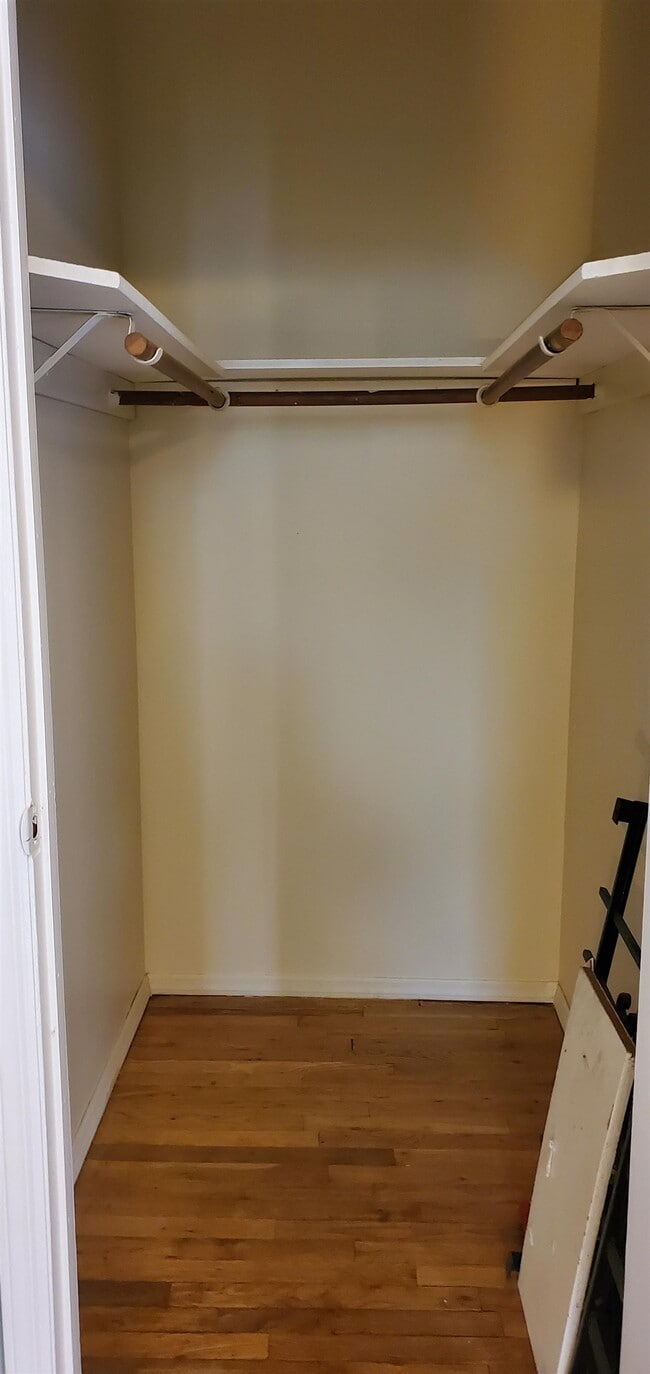 Building Photo - 111 Mallory Ave