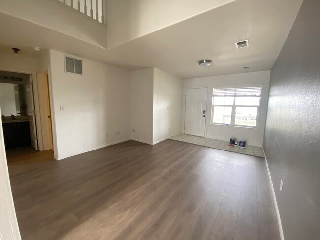 Building Photo - 721 Waterglen Dr