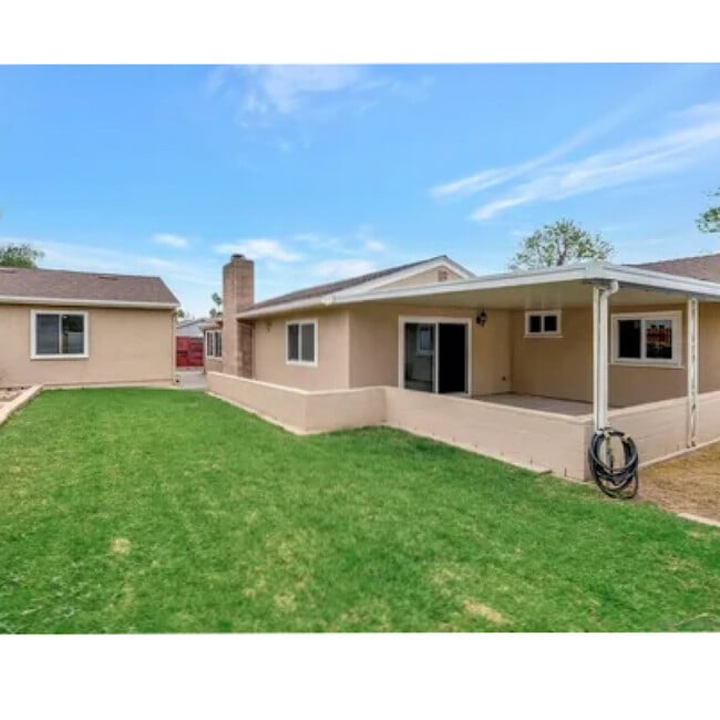Building Photo - 9208 Arnaz Way