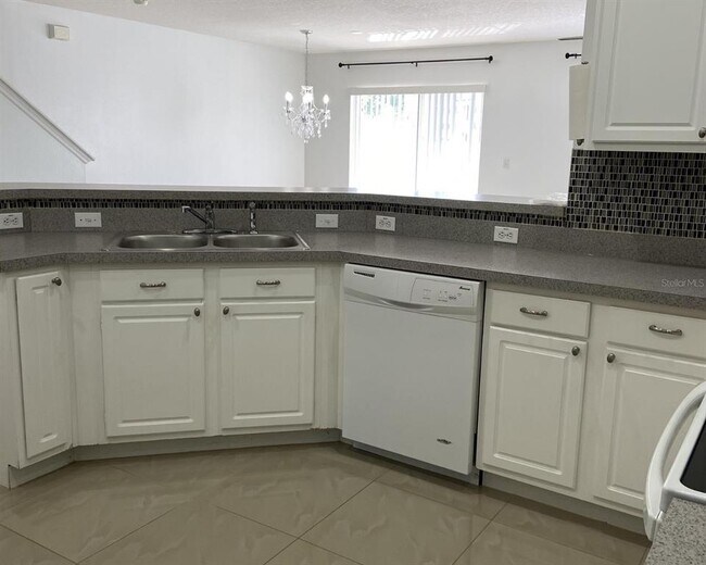 Foto del edificio - 2444 Hassonite St