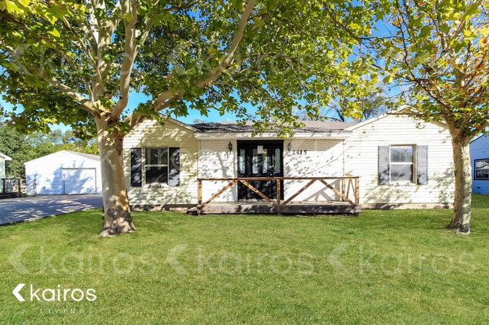 Foto principal - 2415 6th Ave