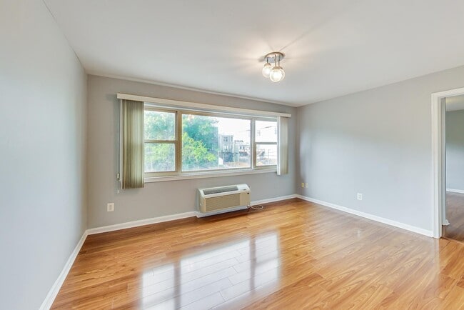 Building Photo - 604 Longfellow St NW