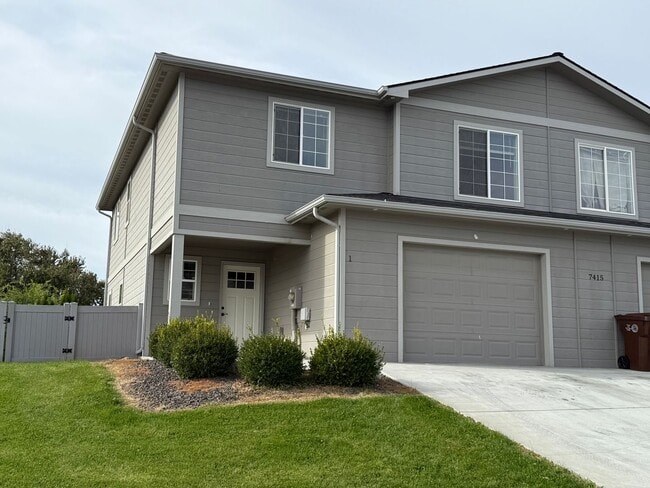 Building Photo - 7415 Saddlebrook Lp