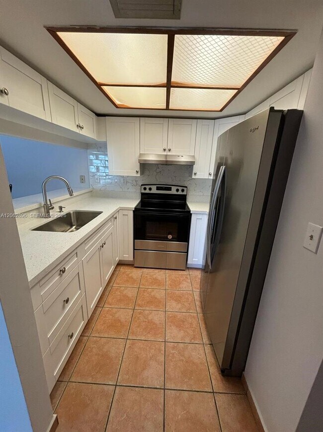 Building Photo - 8999 SW 123rd Ct
