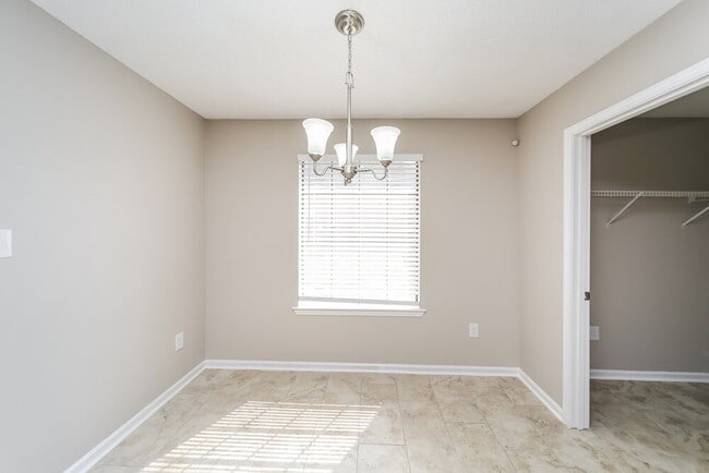 Building Photo - 6759 Valerie Dr