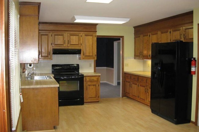 Building Photo - 27150 Patriot Dr