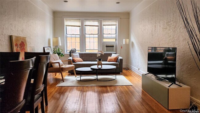 Foto del edificio - 4 Maple Dr