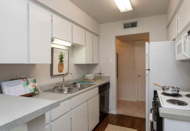 Building Photo - 2 bedroom in Dallas TX 75206